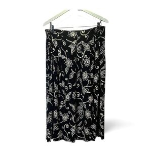 Sag Harbor Women’s Long Black Floral Skirt 90s Style Size Large
